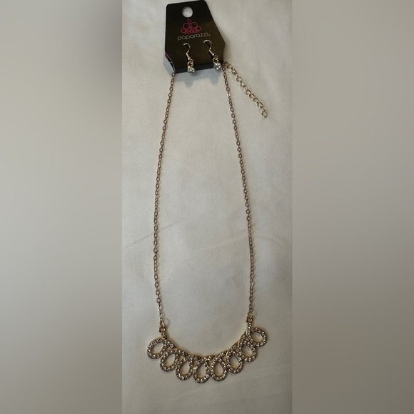 Elegant Gold Necklace with Crystal Accents - Picture 6 of 6